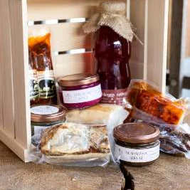 Small feast crate with smoked mangalica bacon, sausage, homemade spread and jam